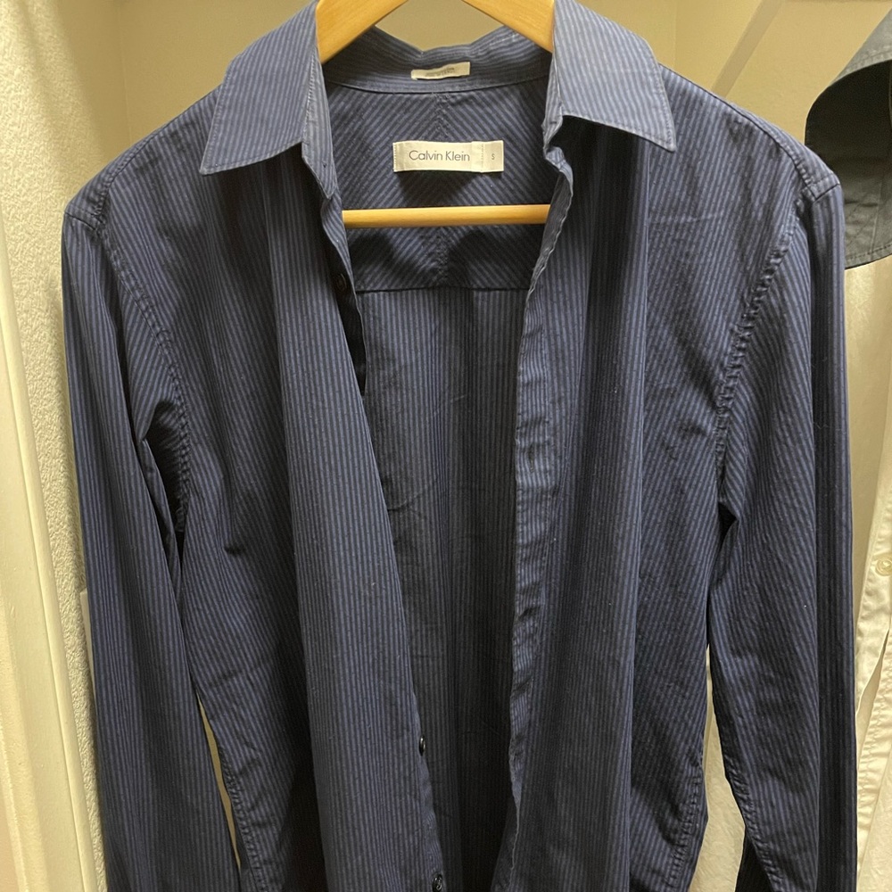 (S) Dress shirt